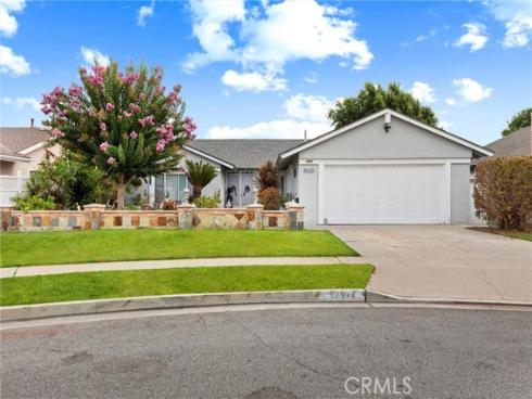 17974  Los Pesos   Circle, Fountain Valley, CA