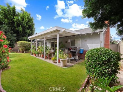 17974  Los Pesos   Circle, Fountain Valley, CA