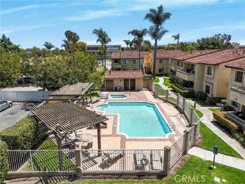 17333 Brookhurst F4 Street, Fountain Valley, CA