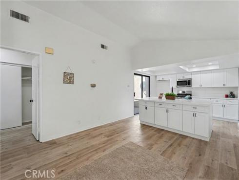 17333  Brookhurst  A8 , Fountain Valley, CA