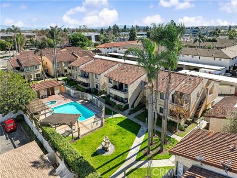 17333  Brookhurst  A8 , Fountain Valley, CA