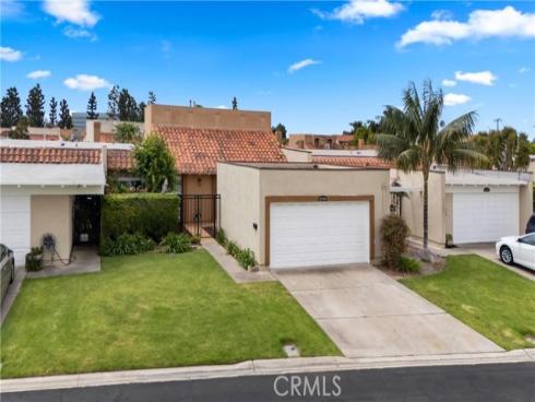 17735 Los Jardines , Fountain Valley, CA