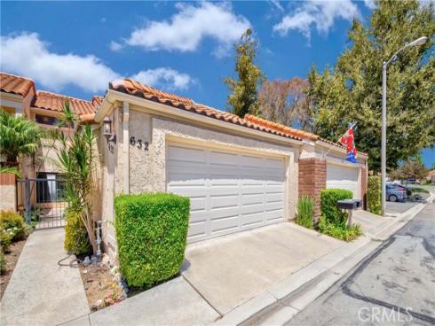 632  Colonial   Circle, Fullerton, CA