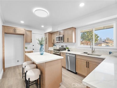 2839  Hemlock   Place, Fullerton, CA