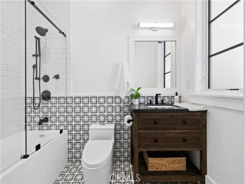 211 W Las Palmas Dr , Fullerton, CA