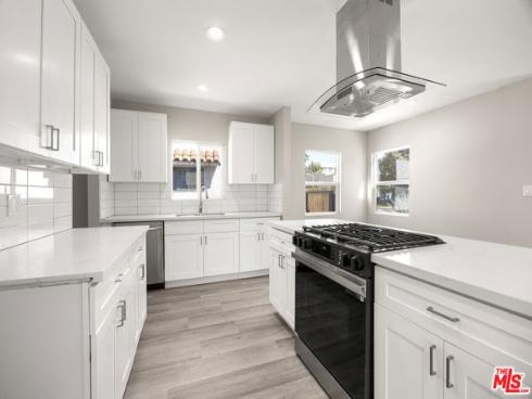 121 W Elm Avenue, Fullerton, CA