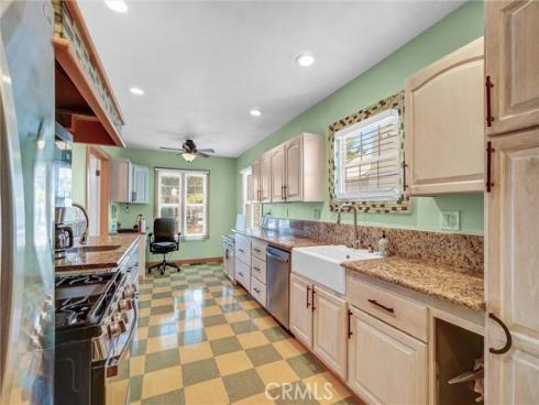 521 W Whiting Avenue, Fullerton, CA