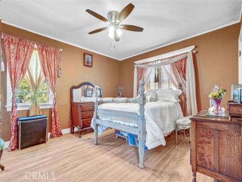 521 W Whiting Avenue, Fullerton, CA