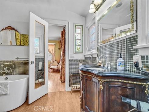 521 W Whiting Avenue, Fullerton, CA