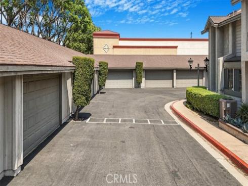 2220 E Chapman 51 Avenue, Fullerton, CA