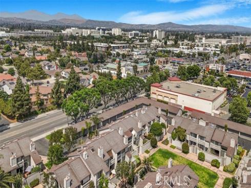 2220 E Chapman 51 Avenue, Fullerton, CA