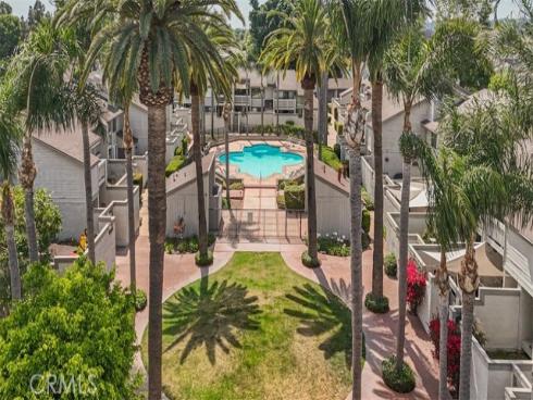 2220 E Chapman 51 Avenue, Fullerton, CA