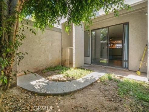 2220 E Chapman 51 Avenue, Fullerton, CA