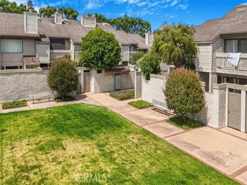 2220 E Chapman 51 Avenue, Fullerton, CA