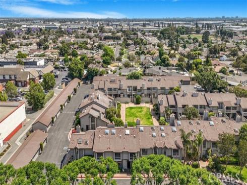 2220 E Chapman 51 Avenue, Fullerton, CA