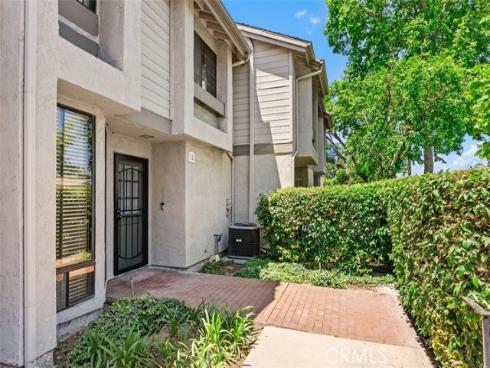 2220 E Chapman 12 Avenue, Fullerton, CA