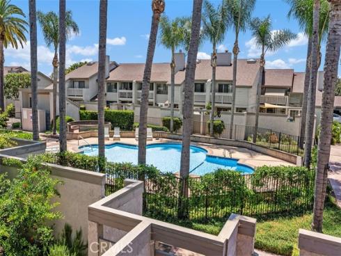 2220 E Chapman 12 Avenue, Fullerton, CA