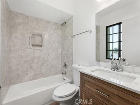 2220 E Chapman 12 Avenue, Fullerton, CA