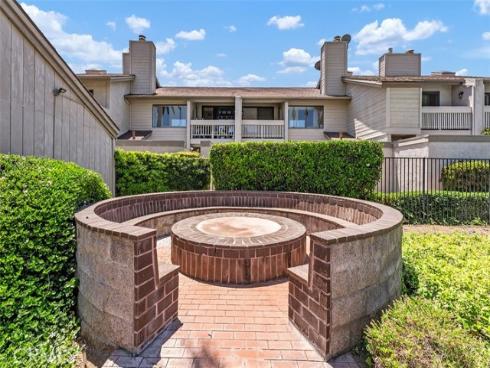 2220 E Chapman 12 Avenue, Fullerton, CA