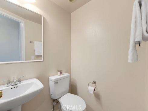 2410 W Orangethorpe 5 Avenue, Fullerton, CA