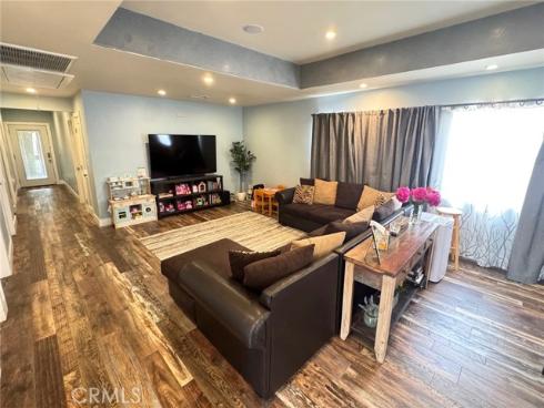 2404 W Oak Avenue, Fullerton, CA