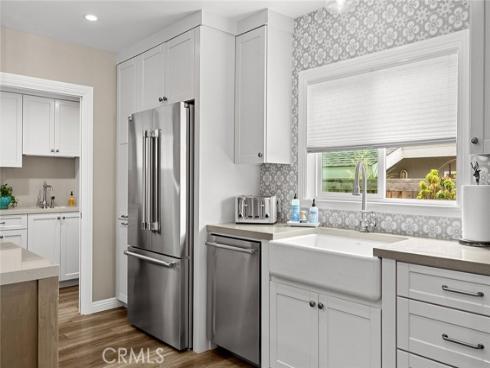 1113 N Raymond Avenue, Fullerton, CA