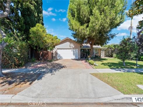 1425 W Woodcrest   Avenue, Fullerton, CA