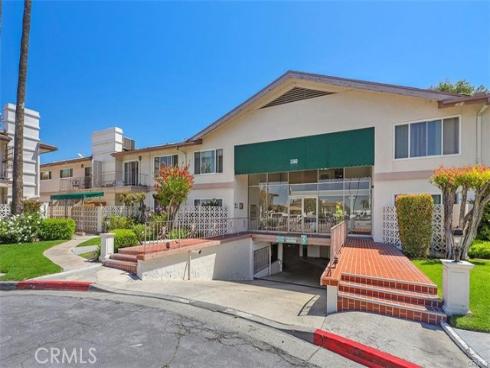 1360  Shadow  G  Lane, Fullerton, CA