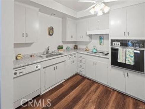 1360  Shadow  G  Lane, Fullerton, CA