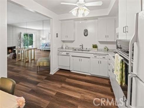1360  Shadow  G  Lane, Fullerton, CA