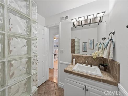 1752 E Commonwealth 102 , Fullerton, CA