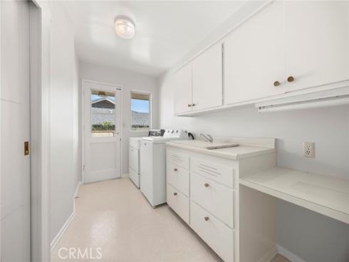 712  Toussau  , Fullerton, CA