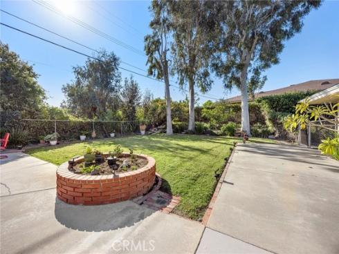 712  Toussau  , Fullerton, CA