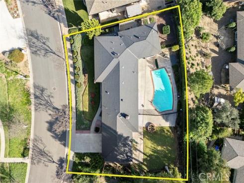 712  Toussau  , Fullerton, CA