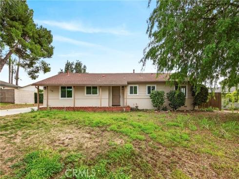 910 W Valencia Mesa  , Fullerton, CA