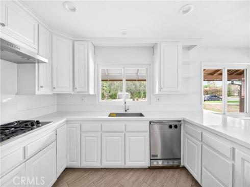 910 W Valencia Mesa  , Fullerton, CA