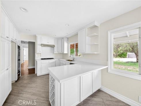 910 W Valencia Mesa  , Fullerton, CA