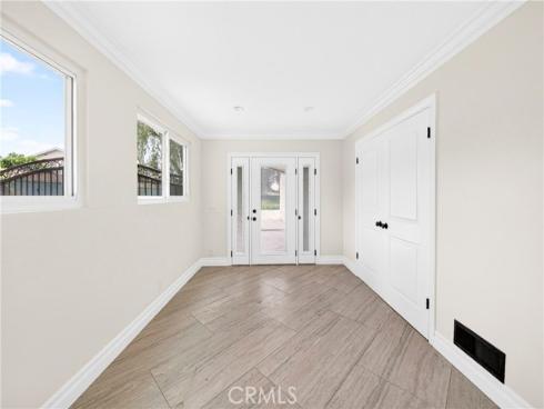 910 W Valencia Mesa  , Fullerton, CA