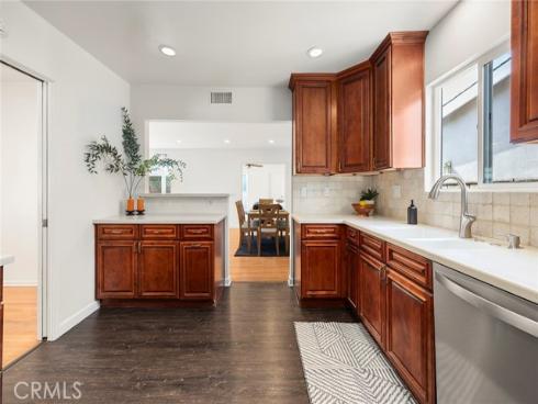 804  E Glenwood  , Fullerton, CA