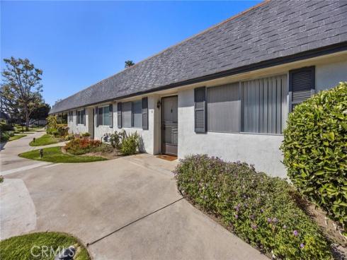 1330  Victoria  C , Fullerton, CA