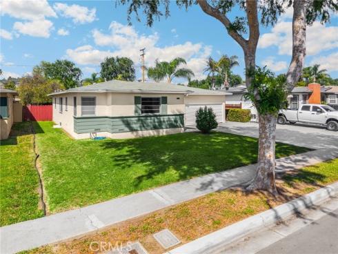 1001  Nutwood  , Fullerton, CA