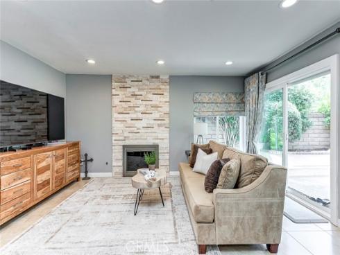 2043  Winterwood  , Fullerton, CA