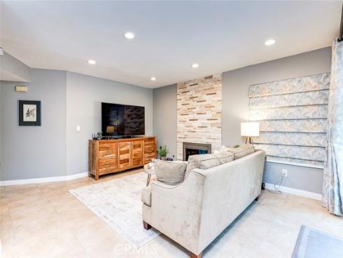 2043  Winterwood  , Fullerton, CA