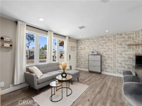 1909 W Walnut   Avenue, Fullerton, CA