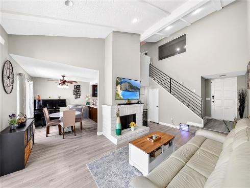 949 Creekside Drive, Fullerton, CA