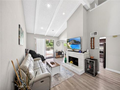 949 Creekside Drive, Fullerton, CA