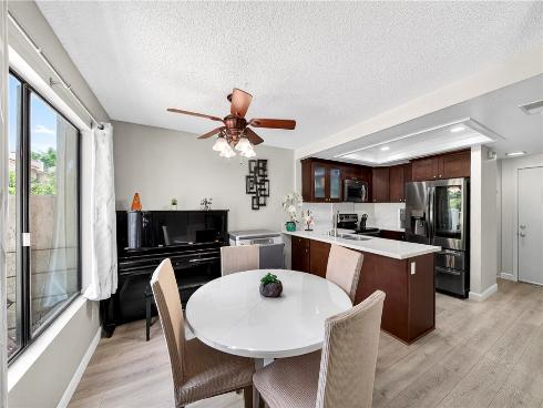949 Creekside Drive, Fullerton, CA