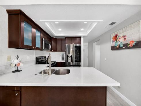 949 Creekside Drive, Fullerton, CA