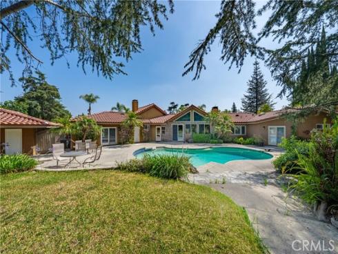 200 W Hermosa Drive, Fullerton, CA