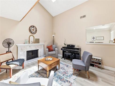 4201 W Oak , Fullerton, CA
